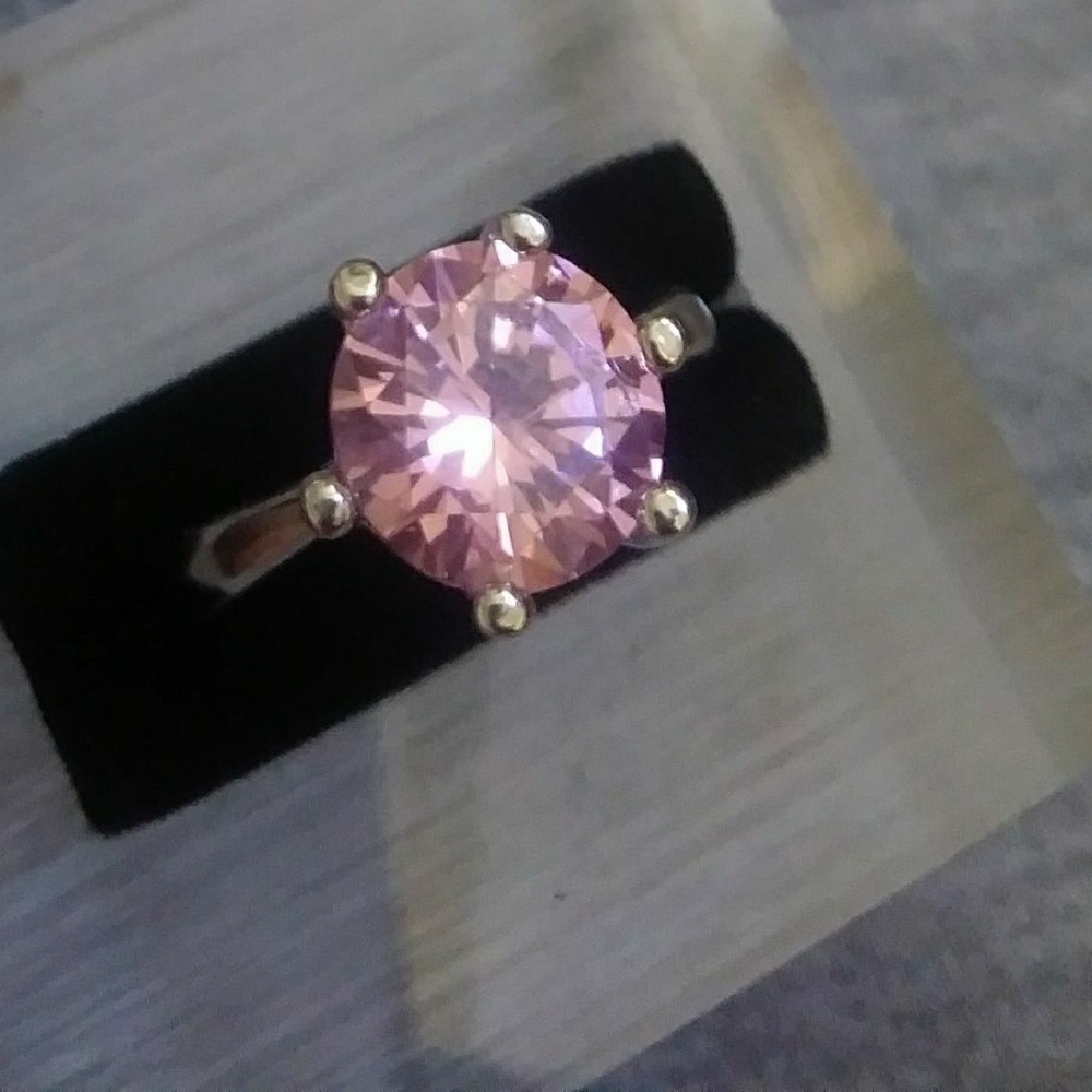 2-Carat Brilliant-Cut Pink Topaz Solitaire Ring